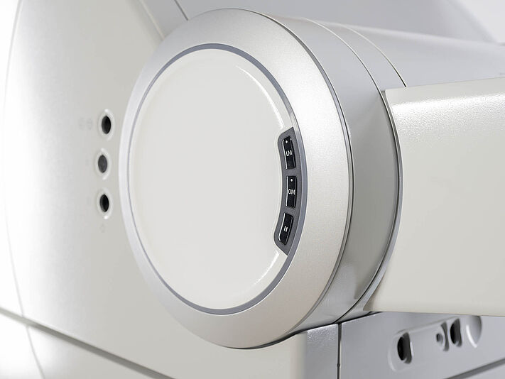 Kunststoff und Edelstahl, lackiert, mit Unterbaugruppen geliefert in Pendelverpackung