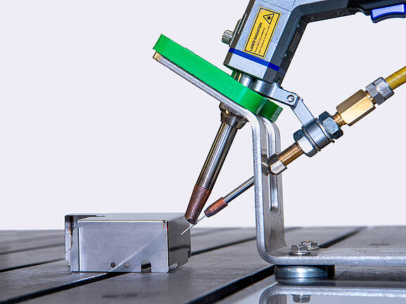 Manuelle Blechbearbetung