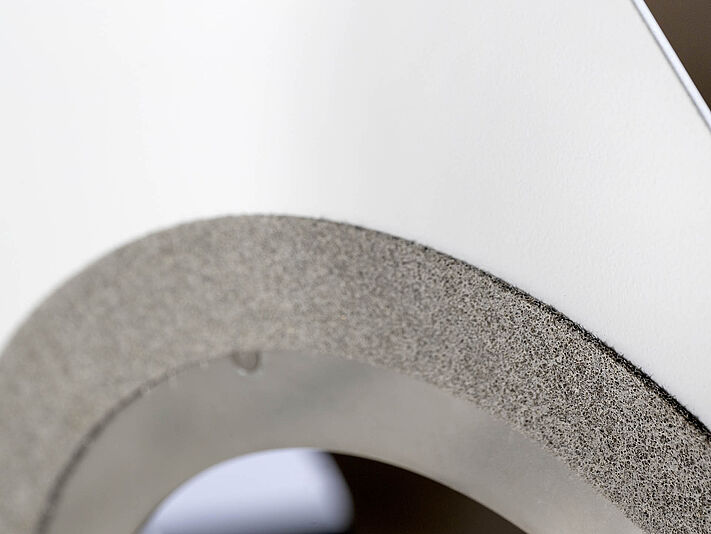 Analysegerät, Edelstahl, Nasslack, lackfreie Stellen, ESD-Flies und Dichtungen